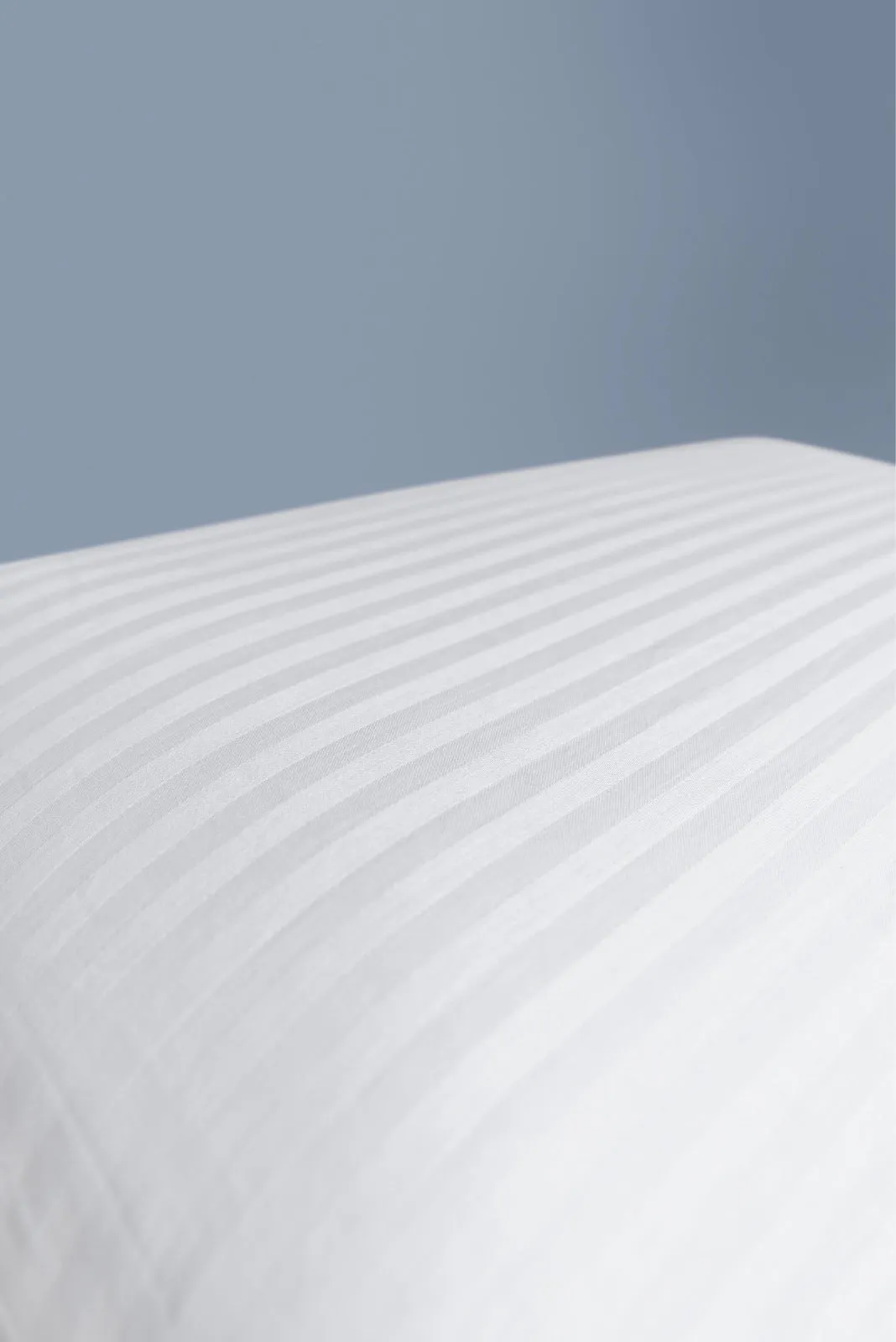 Serenity Deluxe Slim Pillow